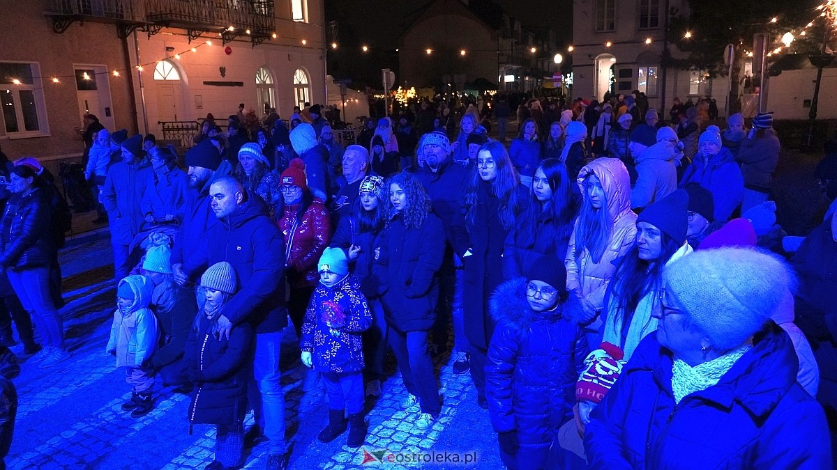 Koncertowa sobota na II Kurpiowskim Jarmarku Bożonarodzeniowym w Ostrołęce [7.12.2024] - zdjęcie #87 - eOstroleka.pl