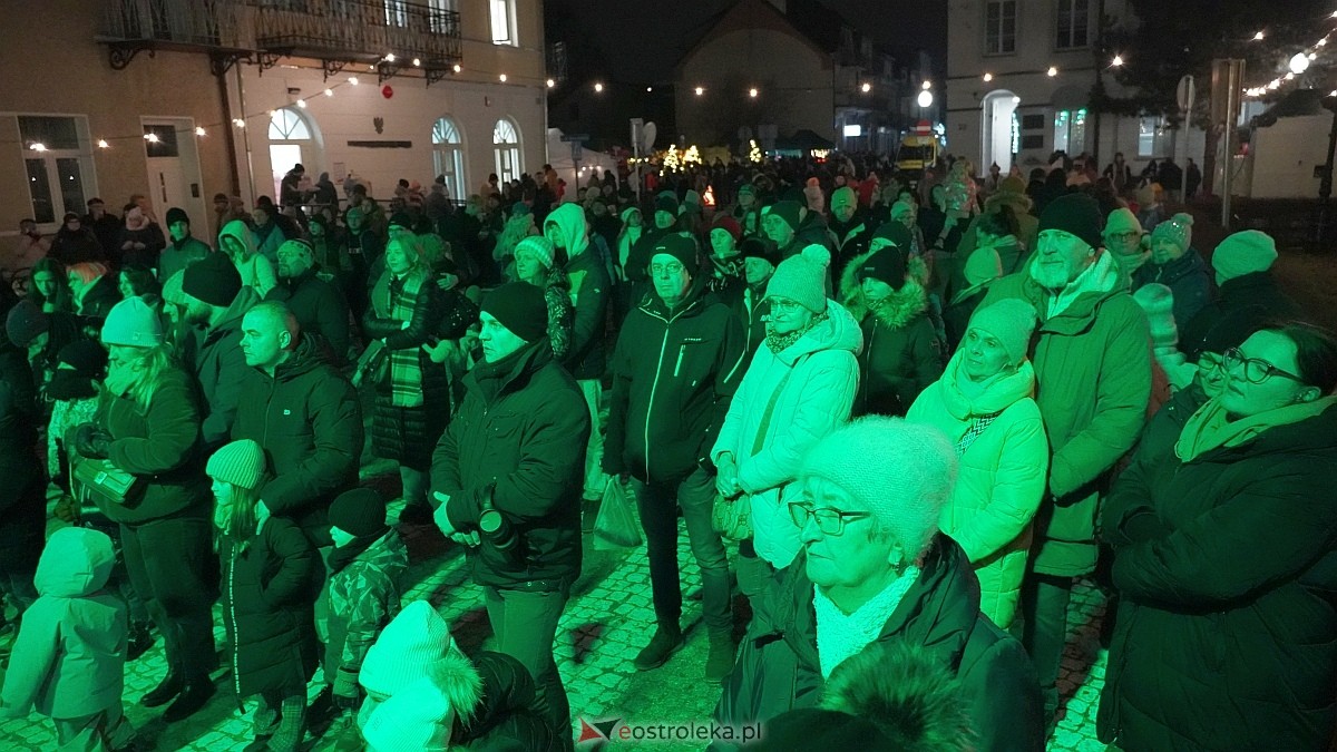 Koncertowa sobota na II Kurpiowskim Jarmarku Bożonarodzeniowym w Ostrołęce [7.12.2024] - zdjęcie #83 - eOstroleka.pl