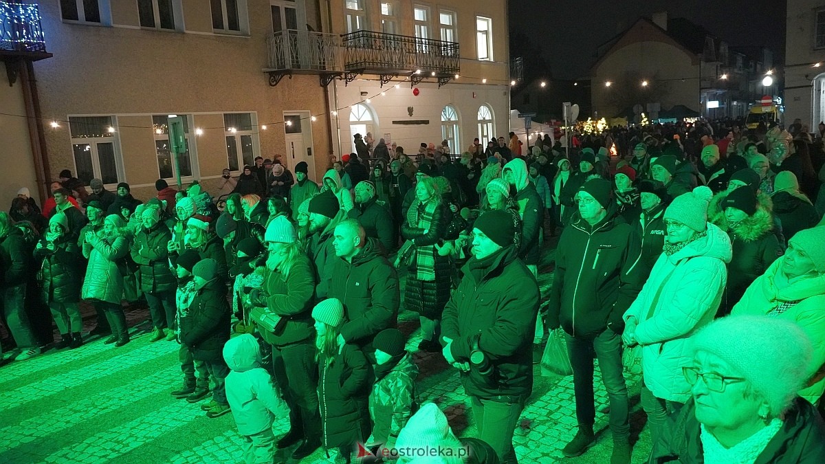 Koncertowa sobota na II Kurpiowskim Jarmarku Bożonarodzeniowym w Ostrołęce [7.12.2024] - zdjęcie #81 - eOstroleka.pl