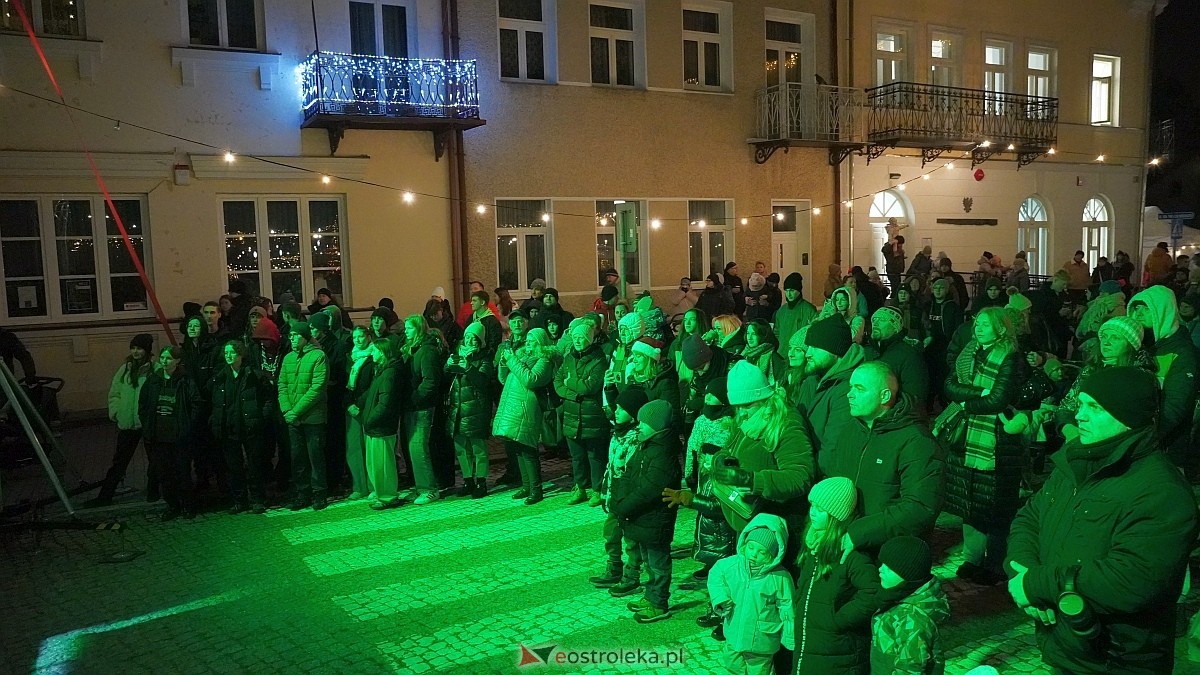 Koncertowa sobota na II Kurpiowskim Jarmarku Bożonarodzeniowym w Ostrołęce [7.12.2024] - zdjęcie #77 - eOstroleka.pl