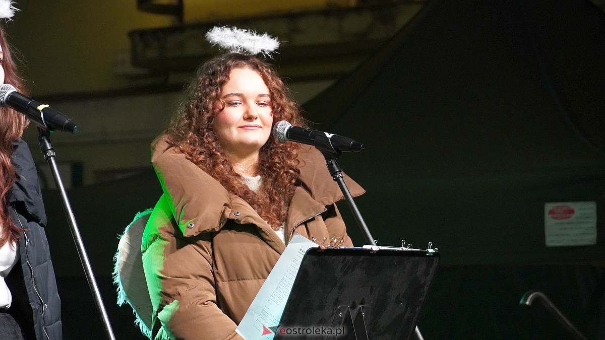 Koncertowa sobota na II Kurpiowskim Jarmarku Bożonarodzeniowym w Ostrołęce [7.12.2024] - zdjęcie #57 - eOstroleka.pl