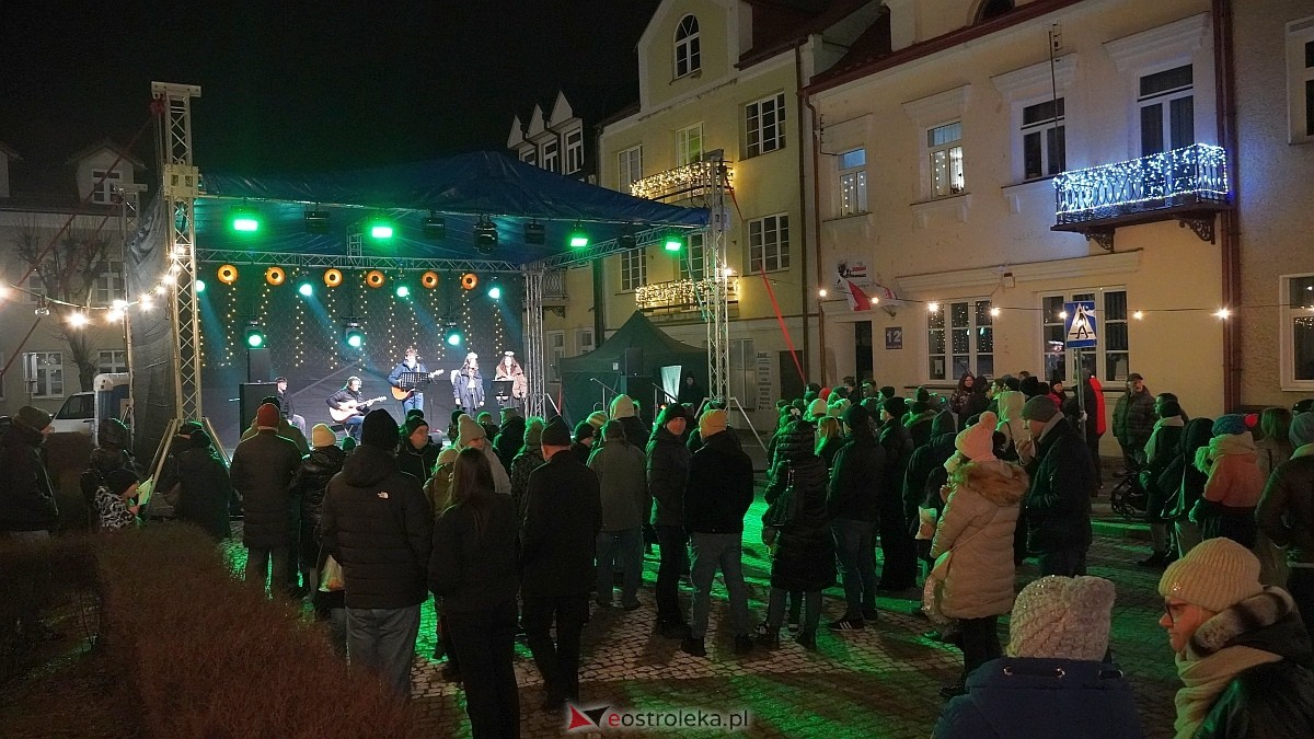 Koncertowa sobota na II Kurpiowskim Jarmarku Bożonarodzeniowym w Ostrołęce [7.12.2024] - zdjęcie #31 - eOstroleka.pl
