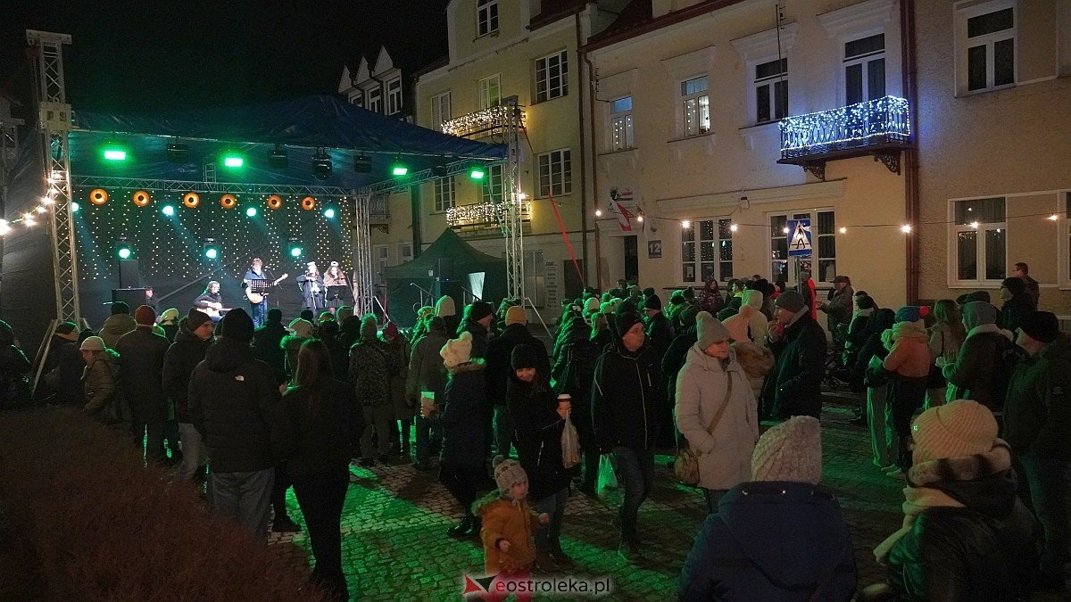 Koncertowa sobota na II Kurpiowskim Jarmarku Bożonarodzeniowym w Ostrołęce [7.12.2024] - zdjęcie #128 - eOstroleka.pl