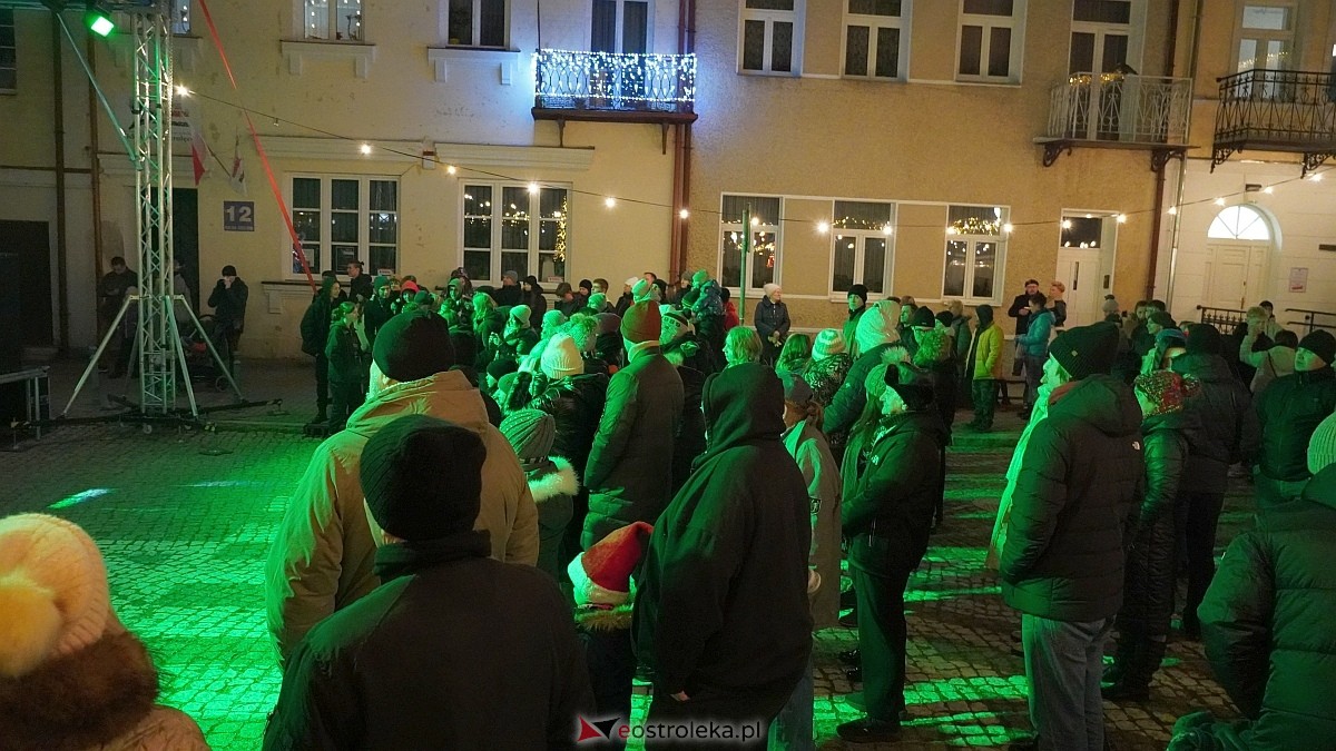 Koncertowa sobota na II Kurpiowskim Jarmarku Bożonarodzeniowym w Ostrołęce [7.12.2024] - zdjęcie #126 - eOstroleka.pl
