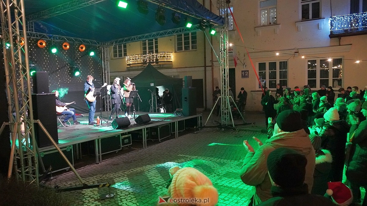 Koncertowa sobota na II Kurpiowskim Jarmarku Bożonarodzeniowym w Ostrołęce [7.12.2024] - zdjęcie #122 - eOstroleka.pl