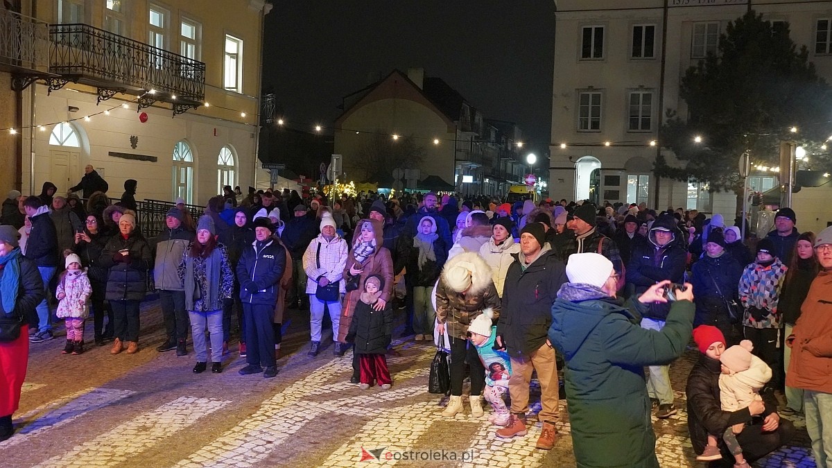 Koncertowa sobota na II Kurpiowskim Jarmarku Bożonarodzeniowym w Ostrołęce [7.12.2024] - zdjęcie #98 - eOstroleka.pl