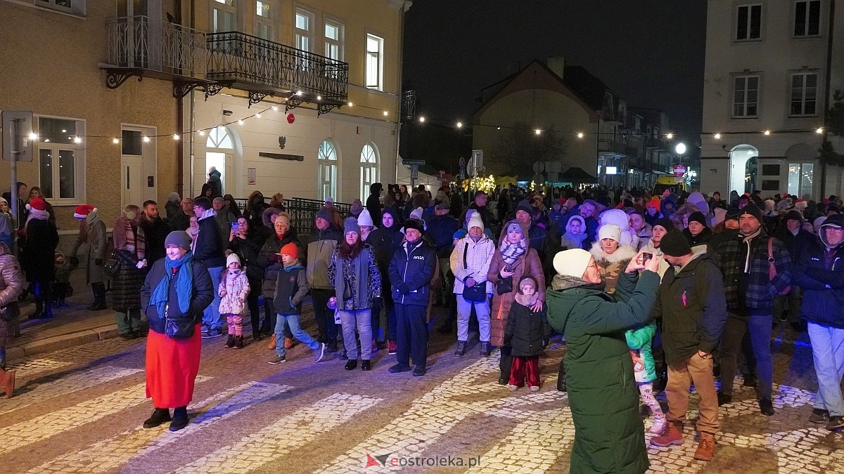 Koncertowa sobota na II Kurpiowskim Jarmarku Bożonarodzeniowym w Ostrołęce [7.12.2024] - zdjęcie #96 - eOstroleka.pl
