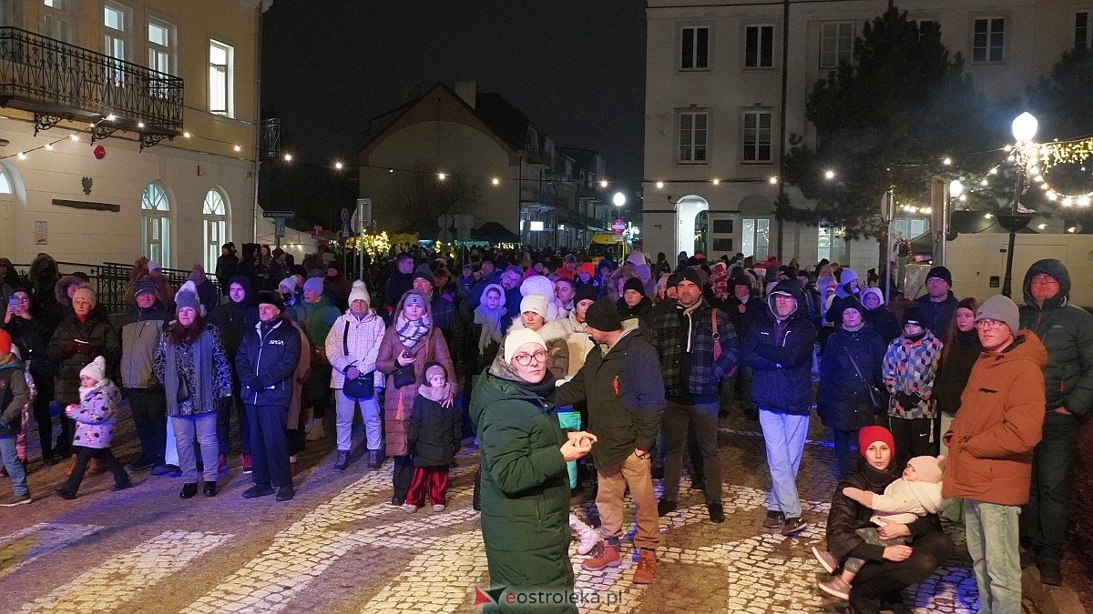 Koncertowa sobota na II Kurpiowskim Jarmarku Bożonarodzeniowym w Ostrołęce [7.12.2024] - zdjęcie #94 - eOstroleka.pl