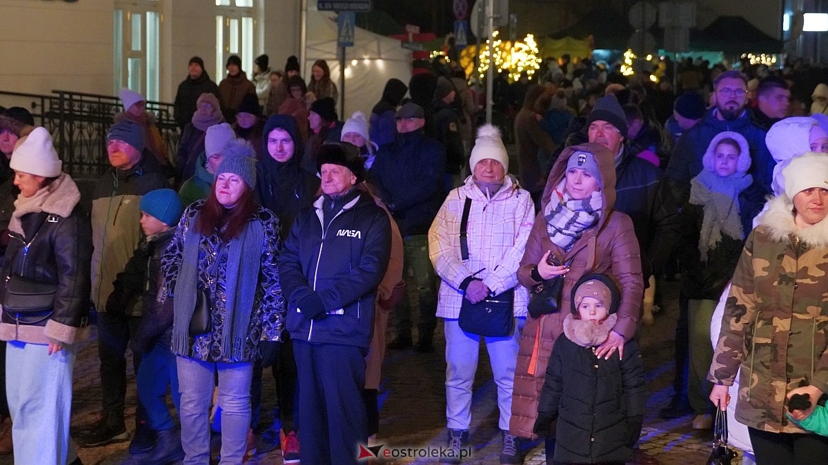 Koncertowa sobota na II Kurpiowskim Jarmarku Bożonarodzeniowym w Ostrołęce [7.12.2024] - zdjęcie #92 - eOstroleka.pl