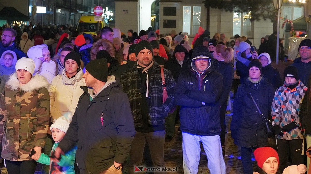 Koncertowa sobota na II Kurpiowskim Jarmarku Bożonarodzeniowym w Ostrołęce [7.12.2024] - zdjęcie #88 - eOstroleka.pl
