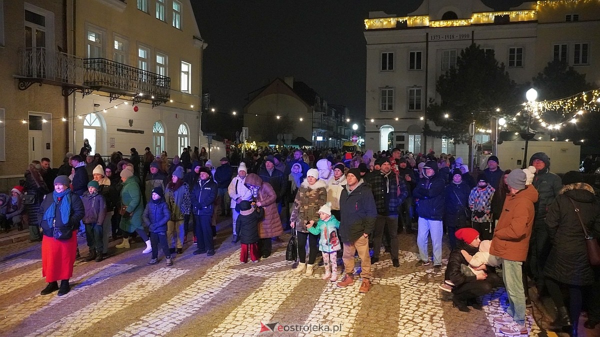 Koncertowa sobota na II Kurpiowskim Jarmarku Bożonarodzeniowym w Ostrołęce [7.12.2024] - zdjęcie #86 - eOstroleka.pl