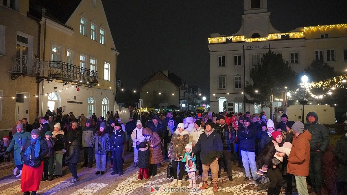 Koncertowa sobota na II Kurpiowskim Jarmarku Bożonarodzeniowym w Ostrołęce [7.12.2024] - zdjęcie #84 - eOstroleka.pl