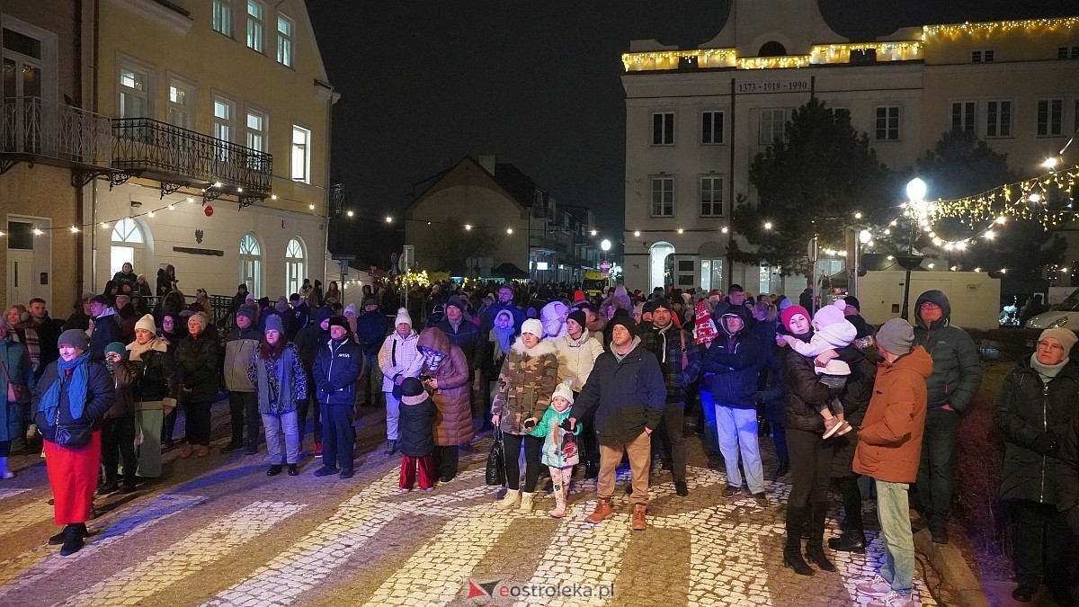 Koncertowa sobota na II Kurpiowskim Jarmarku Bożonarodzeniowym w Ostrołęce [7.12.2024] - zdjęcie #82 - eOstroleka.pl
