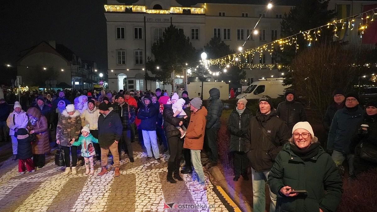 Koncertowa sobota na II Kurpiowskim Jarmarku Bożonarodzeniowym w Ostrołęce [7.12.2024] - zdjęcie #80 - eOstroleka.pl