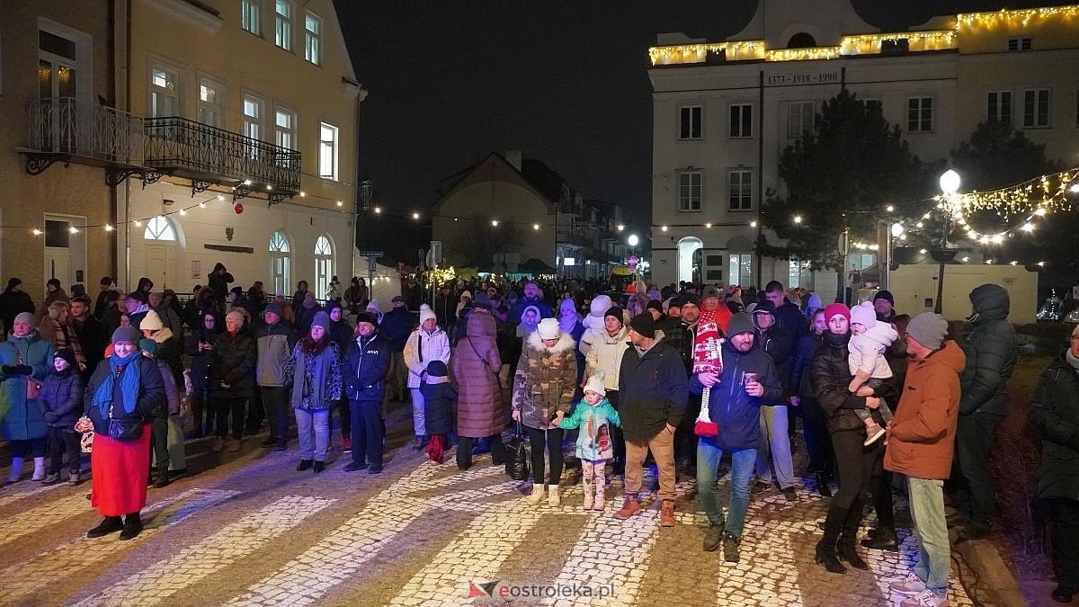Koncertowa sobota na II Kurpiowskim Jarmarku Bożonarodzeniowym w Ostrołęce [7.12.2024] - zdjęcie #78 - eOstroleka.pl
