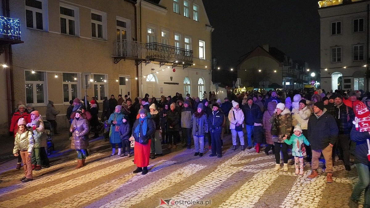 Koncertowa sobota na II Kurpiowskim Jarmarku Bożonarodzeniowym w Ostrołęce [7.12.2024] - zdjęcie #76 - eOstroleka.pl