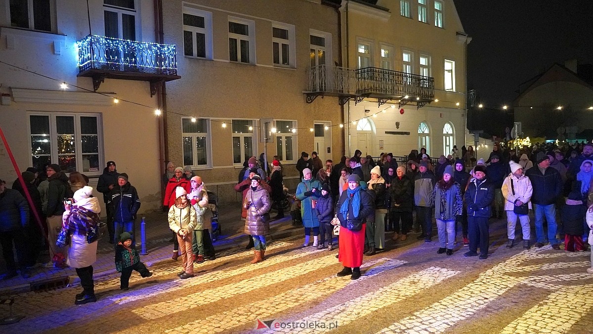 Koncertowa sobota na II Kurpiowskim Jarmarku Bożonarodzeniowym w Ostrołęce [7.12.2024] - zdjęcie #74 - eOstroleka.pl