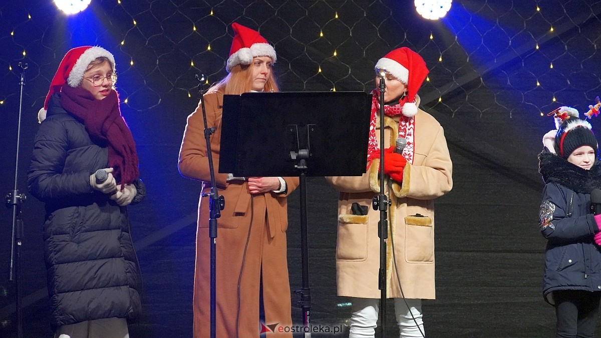 Koncertowa sobota na II Kurpiowskim Jarmarku Bożonarodzeniowym w Ostrołęce [7.12.2024] - zdjęcie #22 - eOstroleka.pl