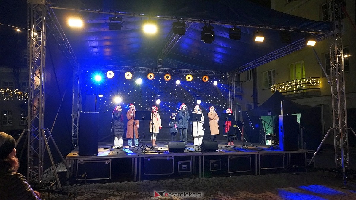 Koncertowa sobota na II Kurpiowskim Jarmarku Bożonarodzeniowym w Ostrołęce [7.12.2024] - zdjęcie #1 - eOstroleka.pl