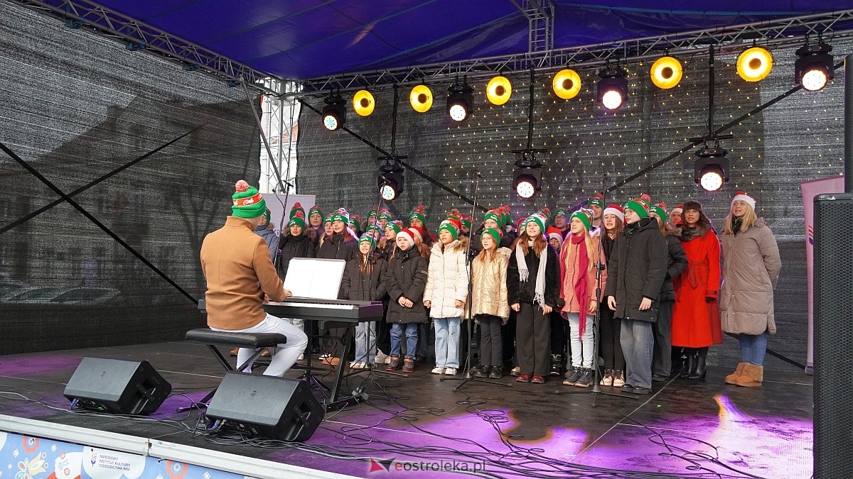 Bożonarodzeniowe spotkanie kultur Kurpiów, Kaszubów i Wielkopolan [8.12.2024] - zdjęcie #138 - eOstroleka.pl
