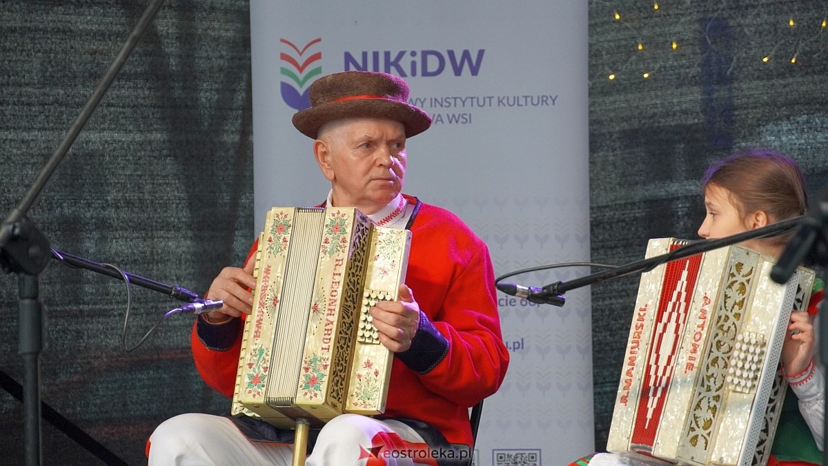 Bożonarodzeniowe spotkanie kultur Kurpiów, Kaszubów i Wielkopolan [8.12.2024] - zdjęcie #103 - eOstroleka.pl