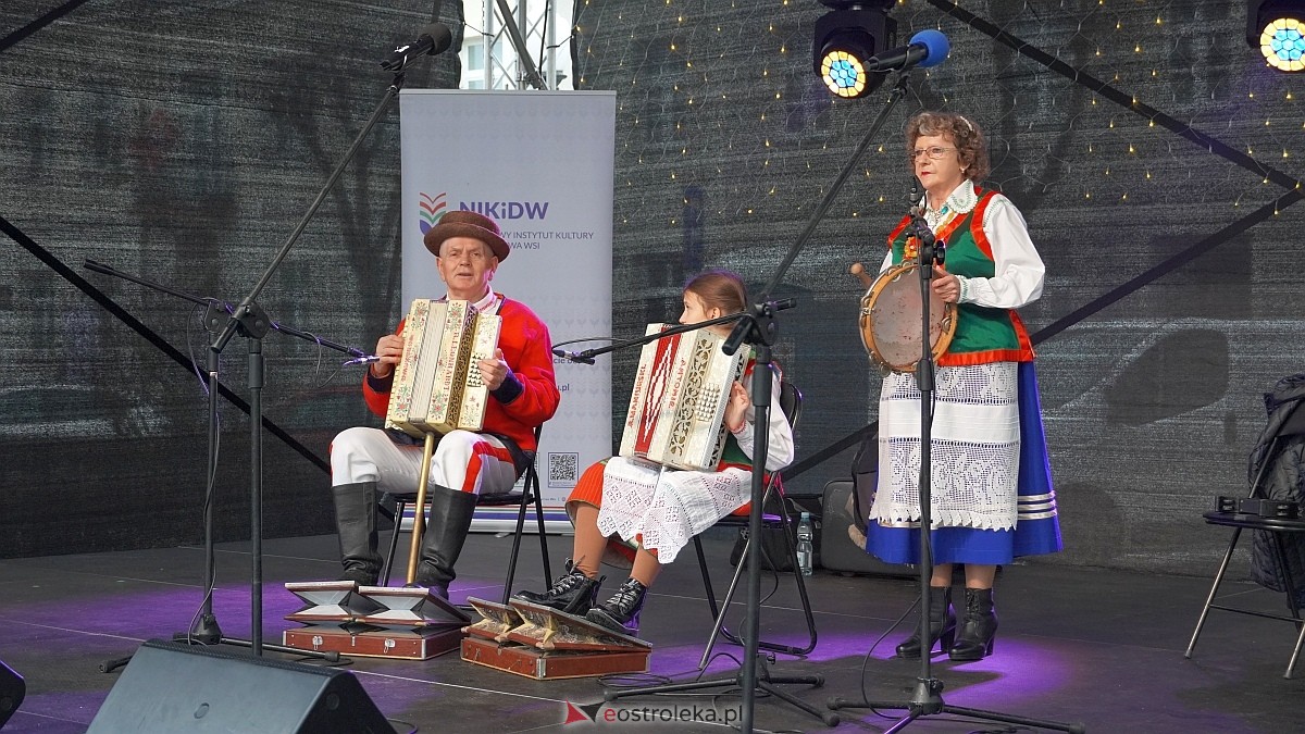 Bożonarodzeniowe spotkanie kultur Kurpiów, Kaszubów i Wielkopolan [8.12.2024] - zdjęcie #100 - eOstroleka.pl