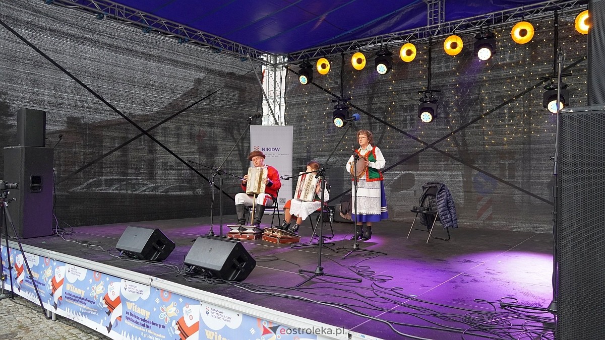 Bożonarodzeniowe spotkanie kultur Kurpiów, Kaszubów i Wielkopolan [8.12.2024] - zdjęcie #99 - eOstroleka.pl
