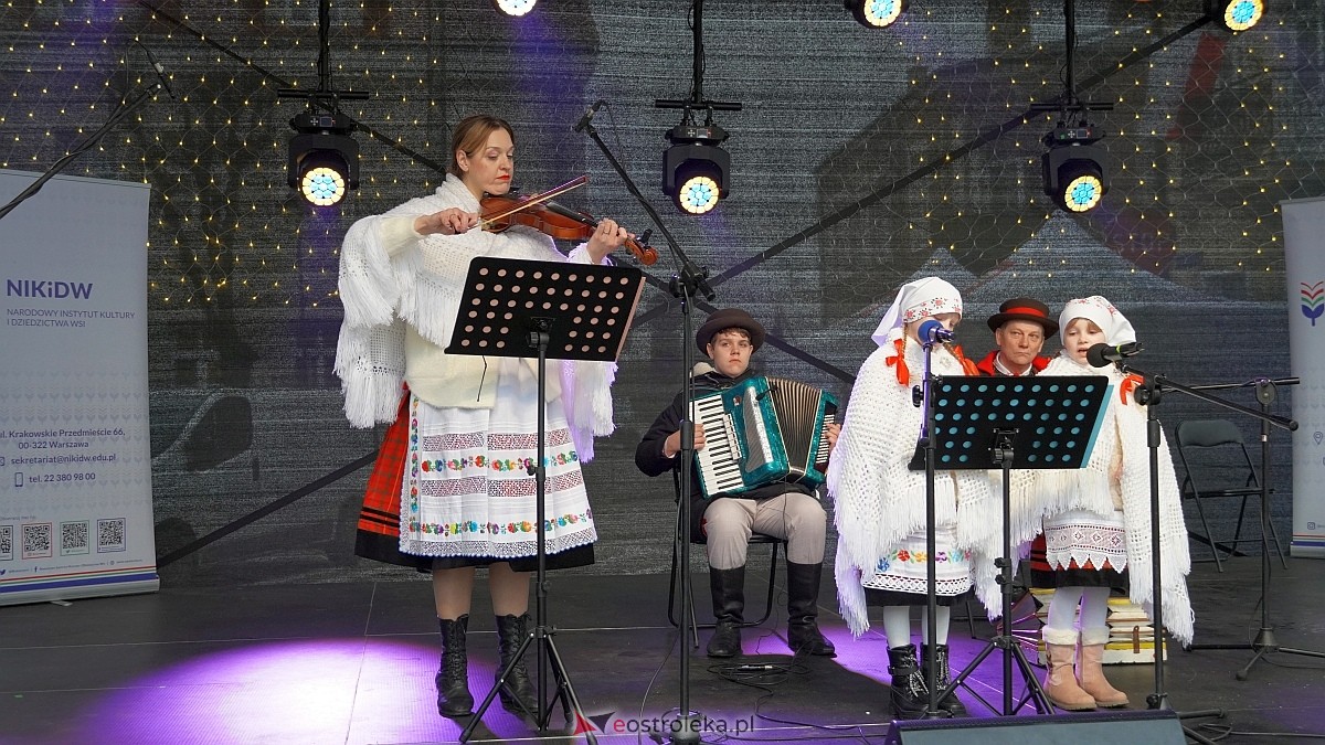 Bożonarodzeniowe spotkanie kultur Kurpiów, Kaszubów i Wielkopolan [8.12.2024] - zdjęcie #90 - eOstroleka.pl
