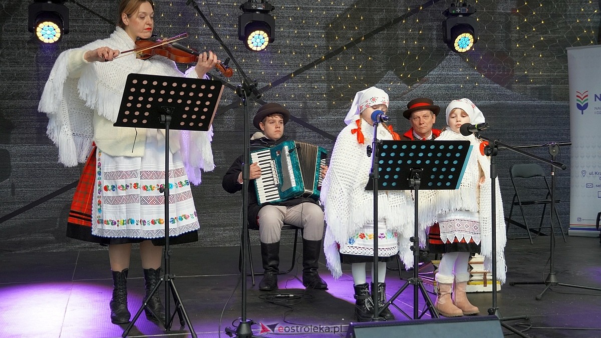Bożonarodzeniowe spotkanie kultur Kurpiów, Kaszubów i Wielkopolan [8.12.2024] - zdjęcie #85 - eOstroleka.pl