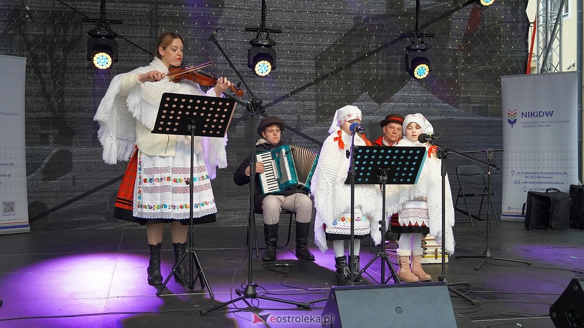 Bożonarodzeniowe spotkanie kultur Kurpiów, Kaszubów i Wielkopolan [8.12.2024] - zdjęcie #84 - eOstroleka.pl