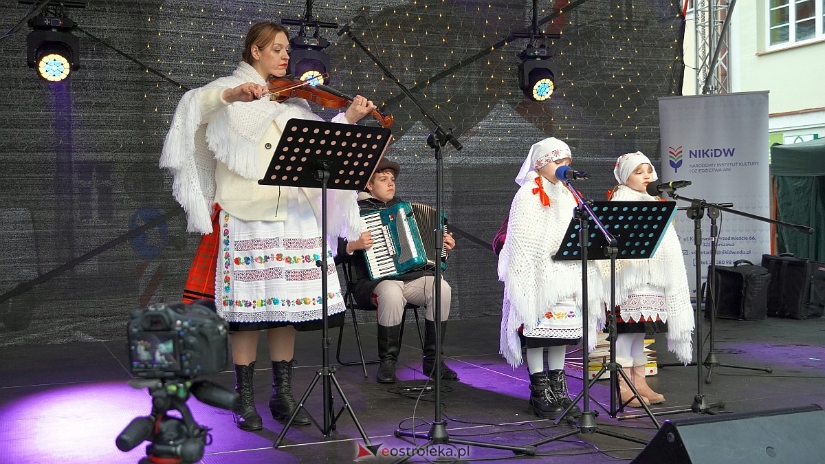 Bożonarodzeniowe spotkanie kultur Kurpiów, Kaszubów i Wielkopolan [8.12.2024] - zdjęcie #80 - eOstroleka.pl