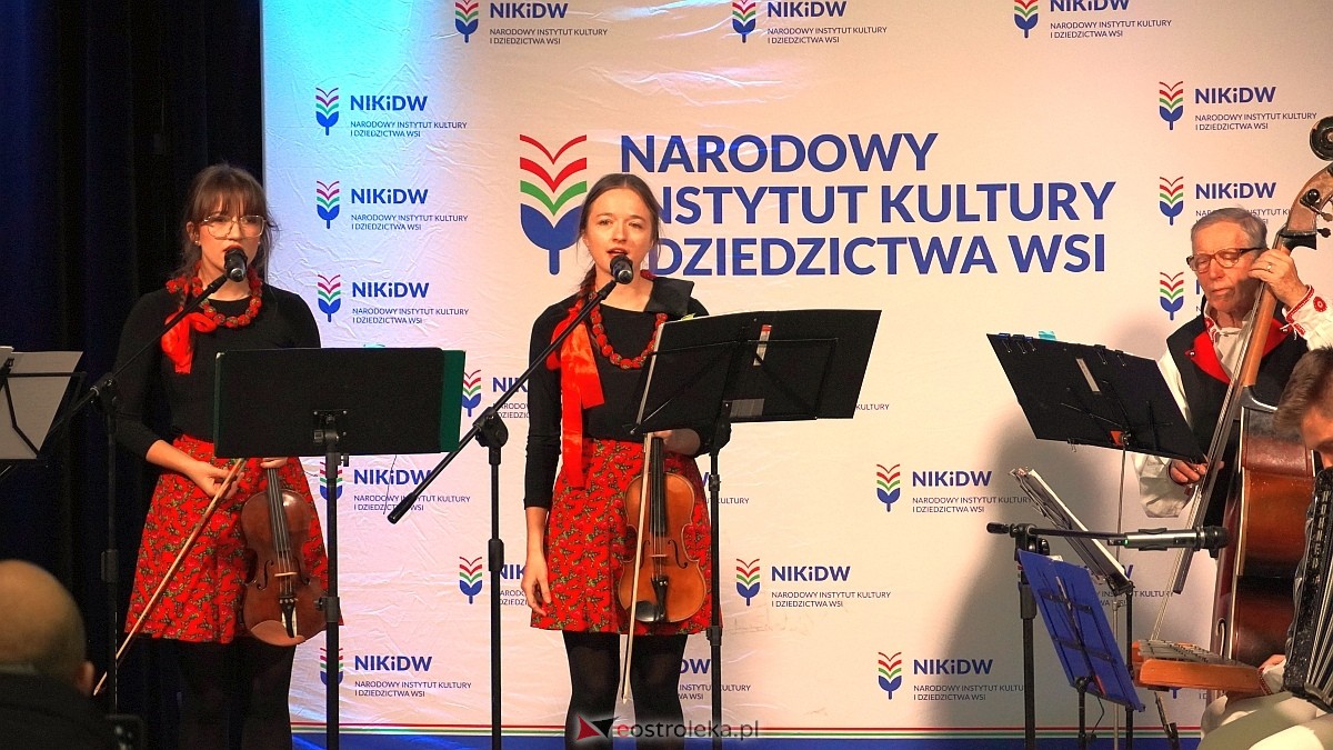 Bożonarodzeniowe spotkanie kultur Kurpiów, Kaszubów i Wielkopolan [8.12.2024] - zdjęcie #77 - eOstroleka.pl