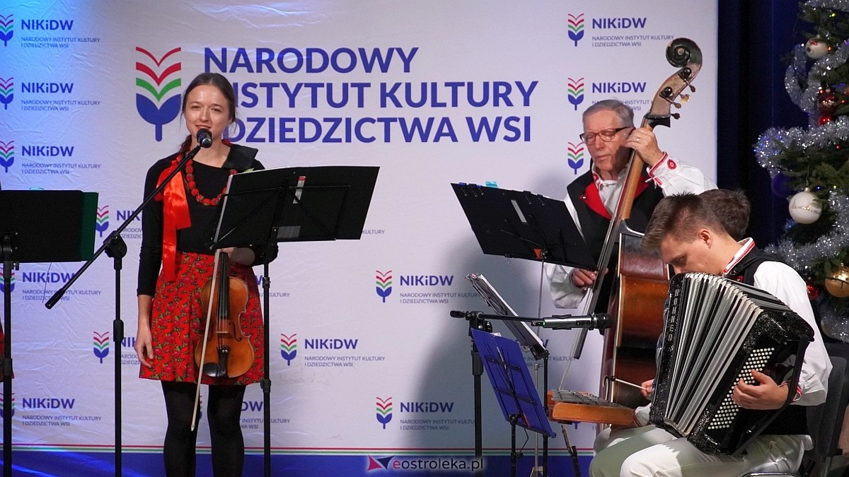 Bożonarodzeniowe spotkanie kultur Kurpiów, Kaszubów i Wielkopolan [8.12.2024] - zdjęcie #76 - eOstroleka.pl