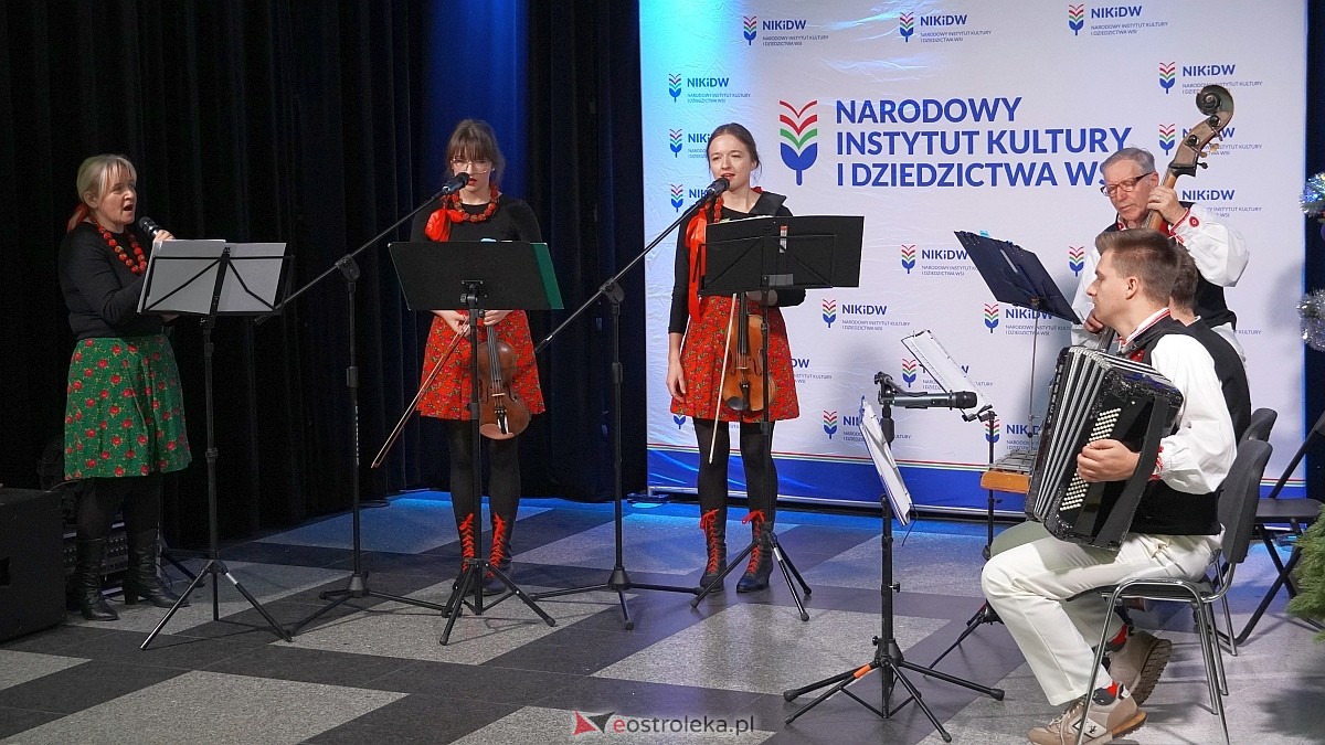 Bożonarodzeniowe spotkanie kultur Kurpiów, Kaszubów i Wielkopolan [8.12.2024] - zdjęcie #71 - eOstroleka.pl
