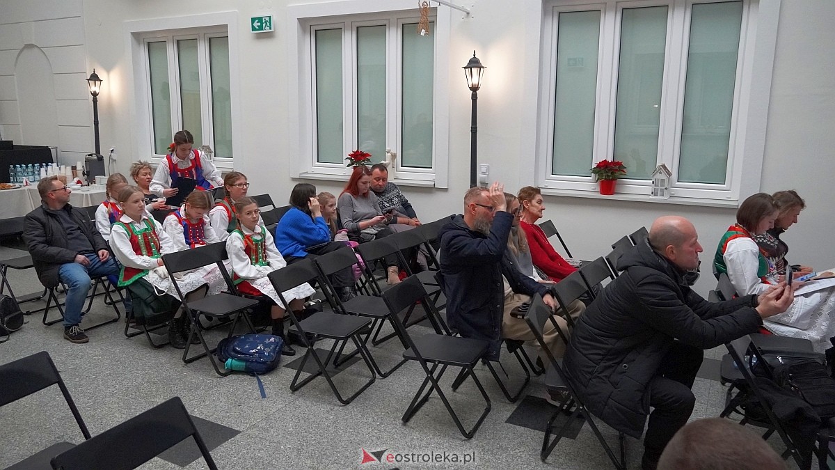 Bożonarodzeniowe spotkanie kultur Kurpiów, Kaszubów i Wielkopolan [8.12.2024] - zdjęcie #70 - eOstroleka.pl