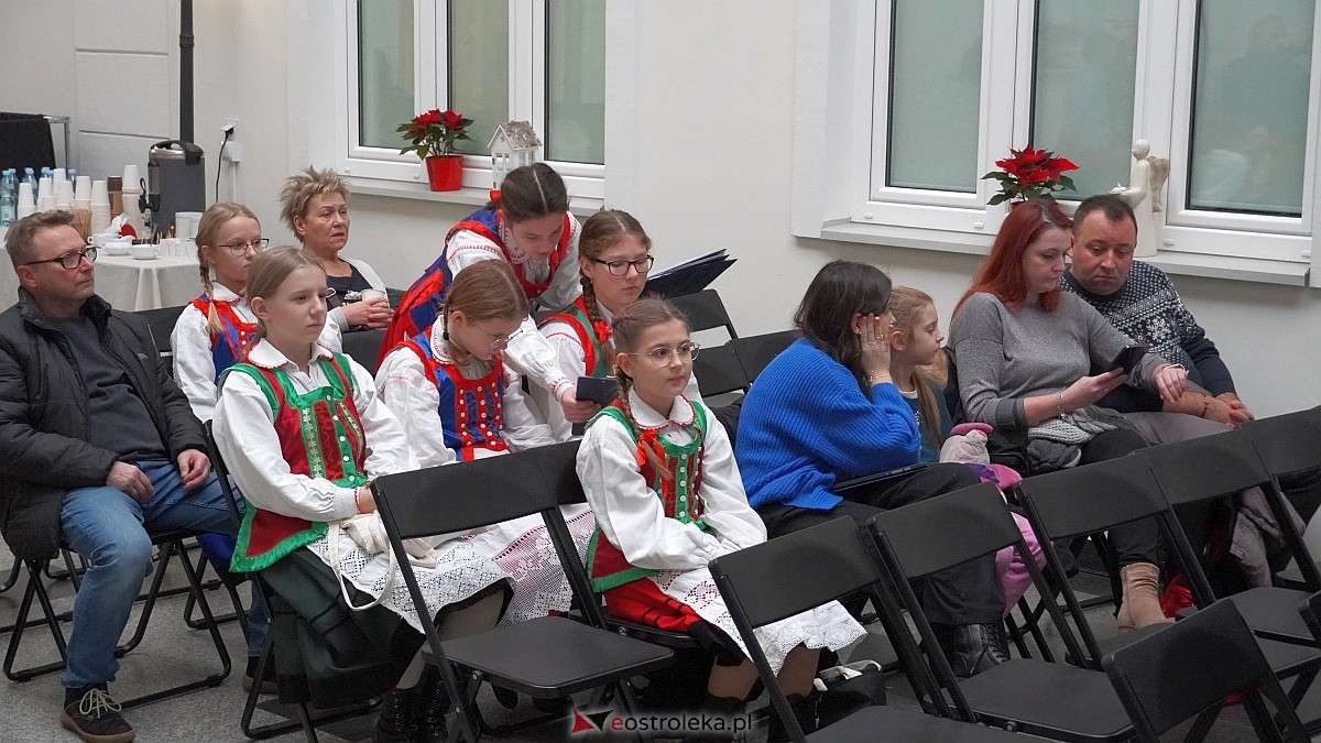 Bożonarodzeniowe spotkanie kultur Kurpiów, Kaszubów i Wielkopolan [8.12.2024] - zdjęcie #69 - eOstroleka.pl