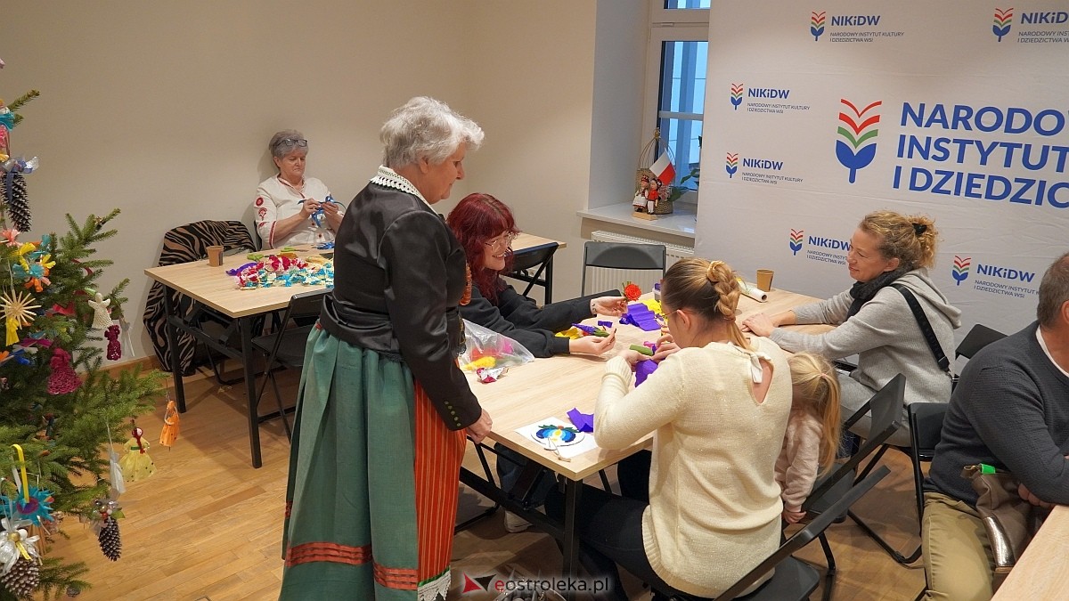 Bożonarodzeniowe spotkanie kultur Kurpiów, Kaszubów i Wielkopolan [8.12.2024] - zdjęcie #52 - eOstroleka.pl