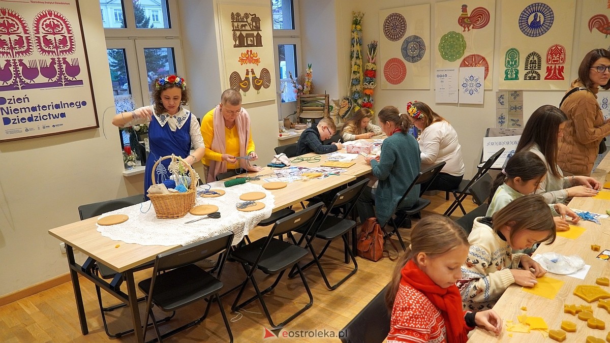 Bożonarodzeniowe spotkanie kultur Kurpiów, Kaszubów i Wielkopolan [8.12.2024] - zdjęcie #36 - eOstroleka.pl