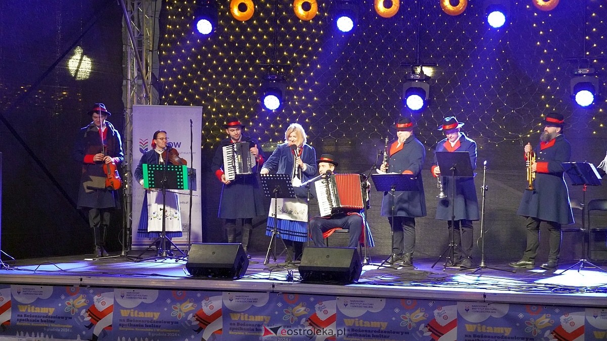 Bożonarodzeniowe spotkanie kultur Kurpiów, Kaszubów i Wielkopolan [8.12.2024] - zdjęcie #24 - eOstroleka.pl