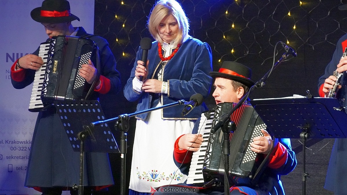 Bożonarodzeniowe spotkanie kultur Kurpiów, Kaszubów i Wielkopolan [8.12.2024] - zdjęcie #18 - eOstroleka.pl