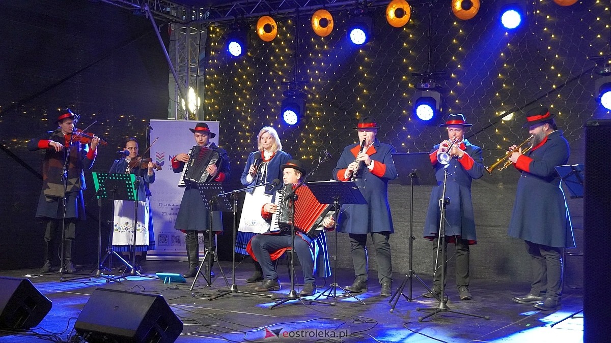 Bożonarodzeniowe spotkanie kultur Kurpiów, Kaszubów i Wielkopolan [8.12.2024] - zdjęcie #14 - eOstroleka.pl