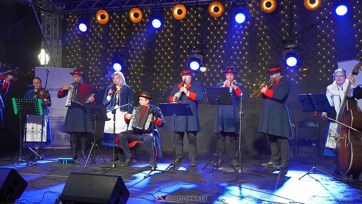 Bożonarodzeniowe spotkanie kultur Kurpiów, Kaszubów i Wielkopolan [8.12.2024] - zdjęcie #13 - eOstroleka.pl