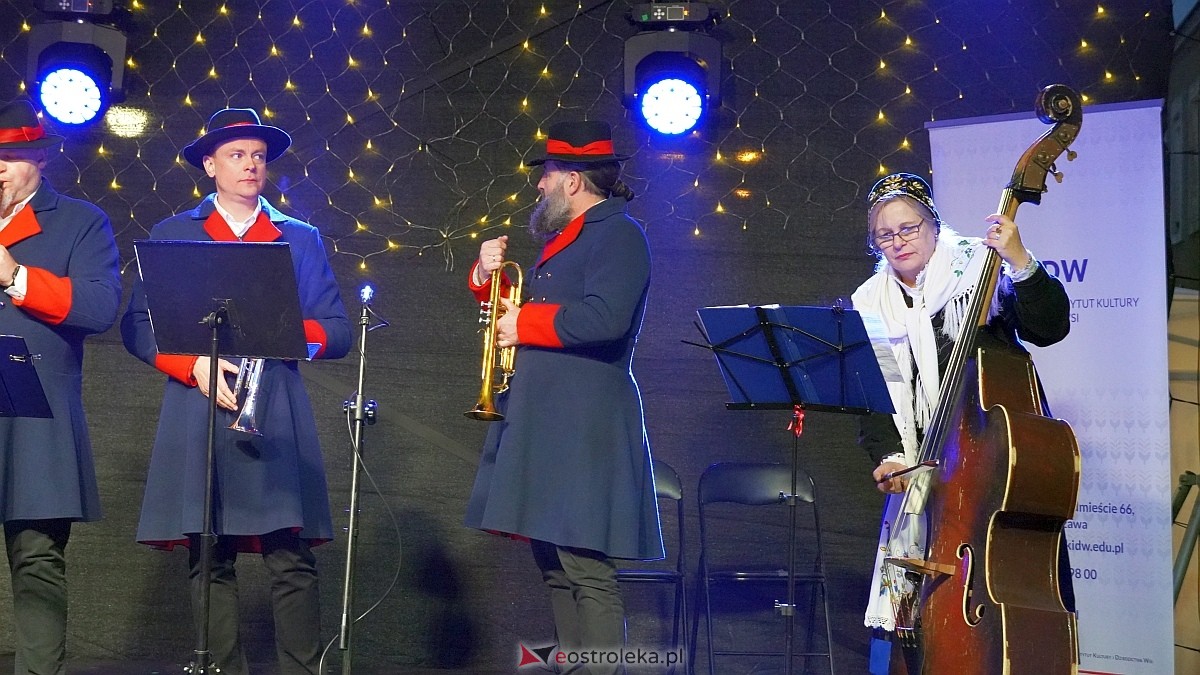 Bożonarodzeniowe spotkanie kultur Kurpiów, Kaszubów i Wielkopolan [8.12.2024] - zdjęcie #11 - eOstroleka.pl