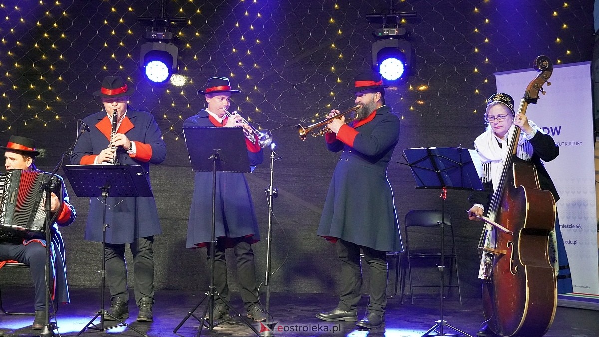 Bożonarodzeniowe spotkanie kultur Kurpiów, Kaszubów i Wielkopolan [8.12.2024] - zdjęcie #2 - eOstroleka.pl