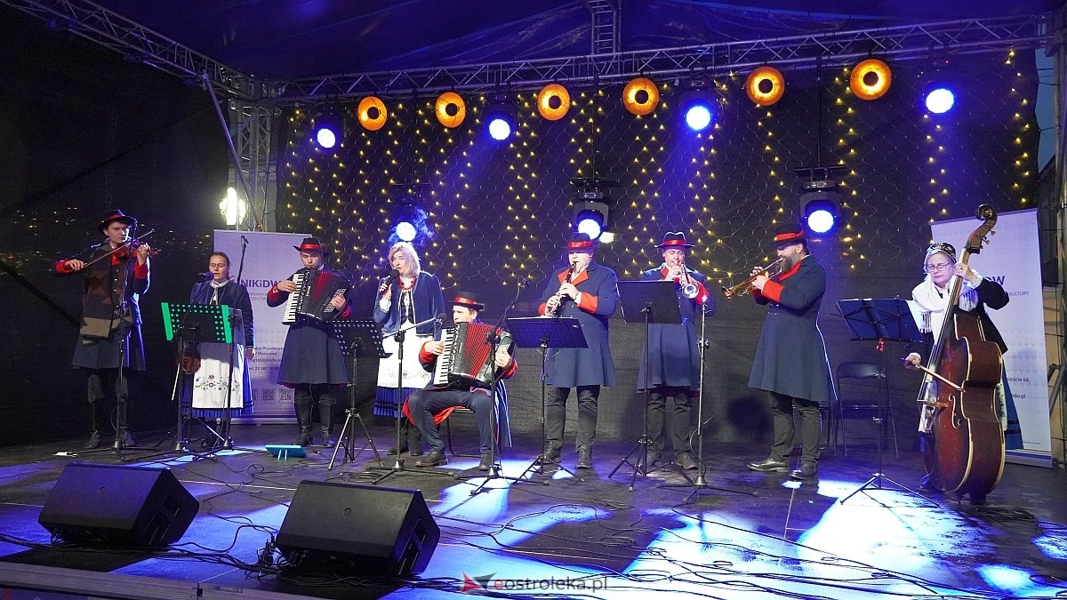 Bożonarodzeniowe spotkanie kultur Kurpiów, Kaszubów i Wielkopolan [8.12.2024] - zdjęcie #1 - eOstroleka.pl