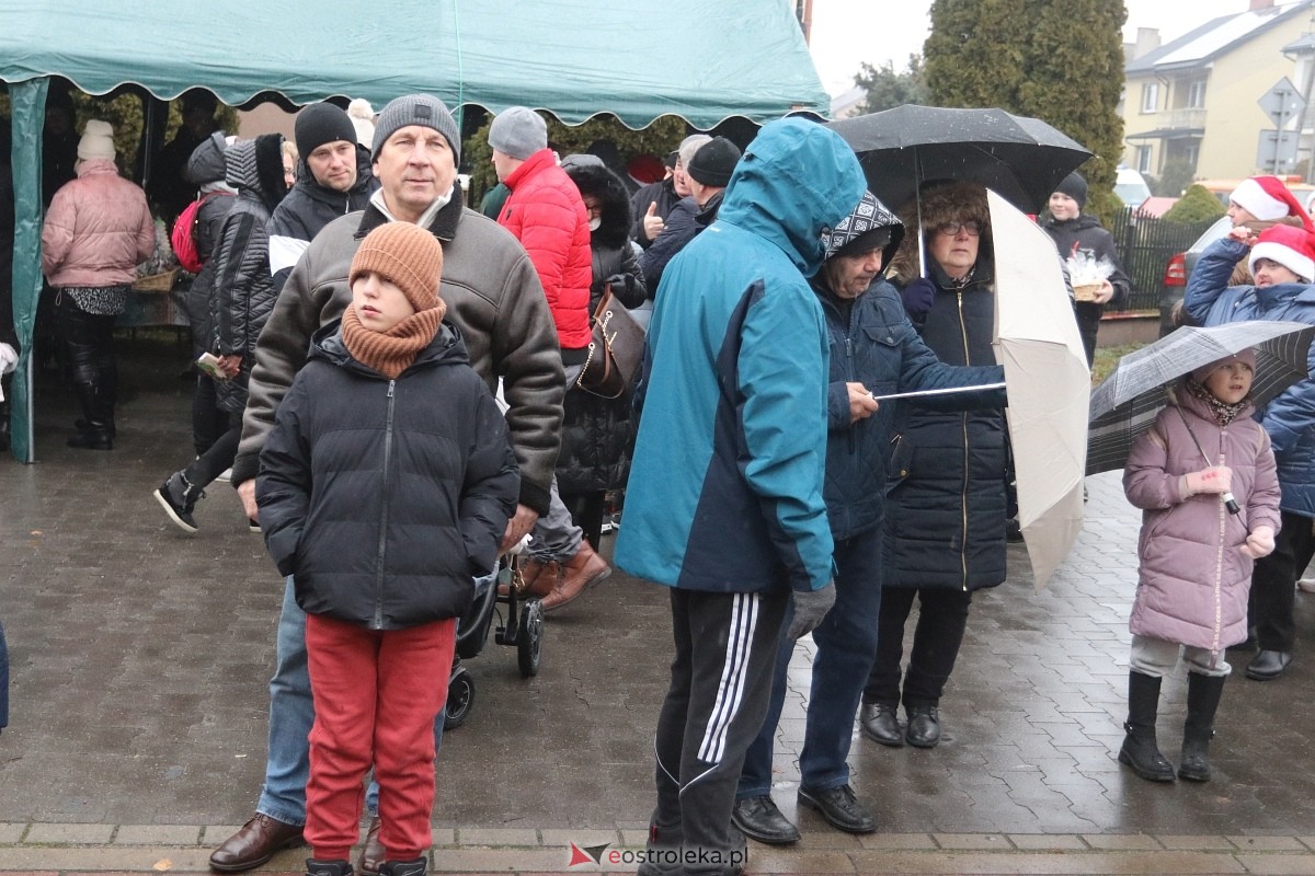 Jarmark świąteczny w Olszewie-Borkach [8.12.2024] - zdjęcie #131 - eOstroleka.pl