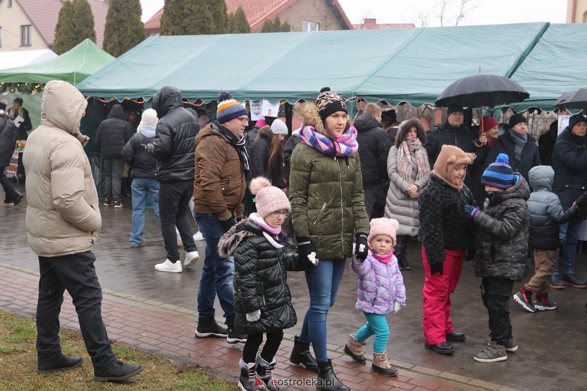Jarmark świąteczny w Olszewie-Borkach [8.12.2024] - zdjęcie #110 - eOstroleka.pl
