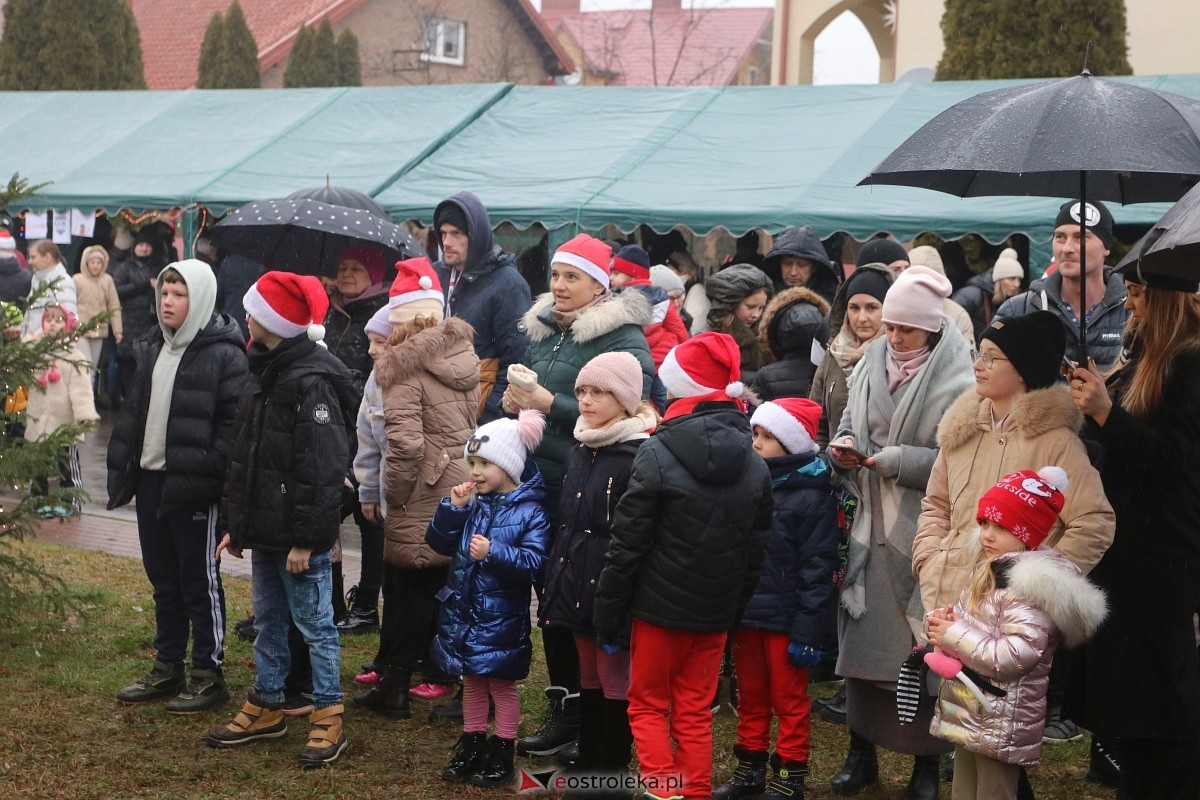 Jarmark świąteczny w Olszewie-Borkach [8.12.2024] - zdjęcie #59 - eOstroleka.pl