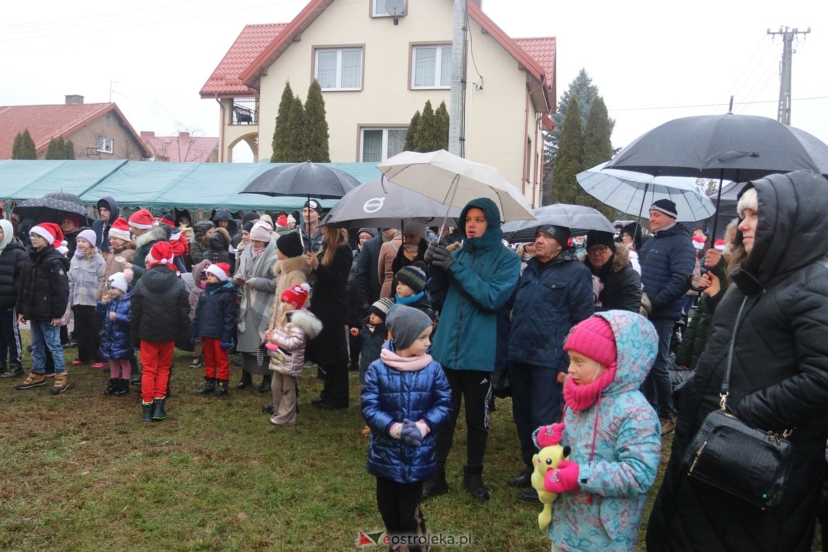 Jarmark świąteczny w Olszewie-Borkach [8.12.2024] - zdjęcie #55 - eOstroleka.pl