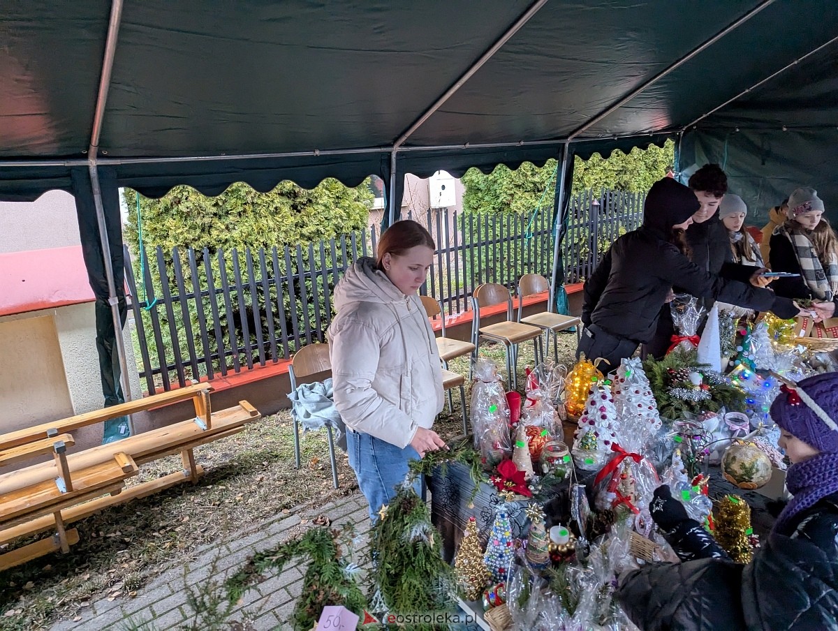 Jarmark świąteczny w Olszewie-Borkach [8.12.2024] - zdjęcie #38 - eOstroleka.pl
